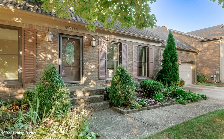 9604 Bay Hill Dr, Louisville, KY 40223 - #3