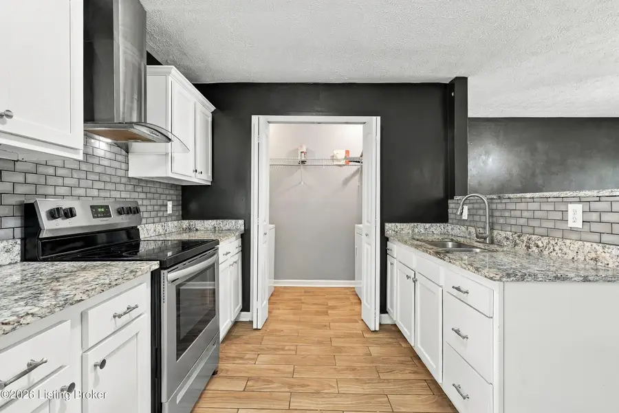 6609 Stana Dr, Louisville, KY 40258 - #2