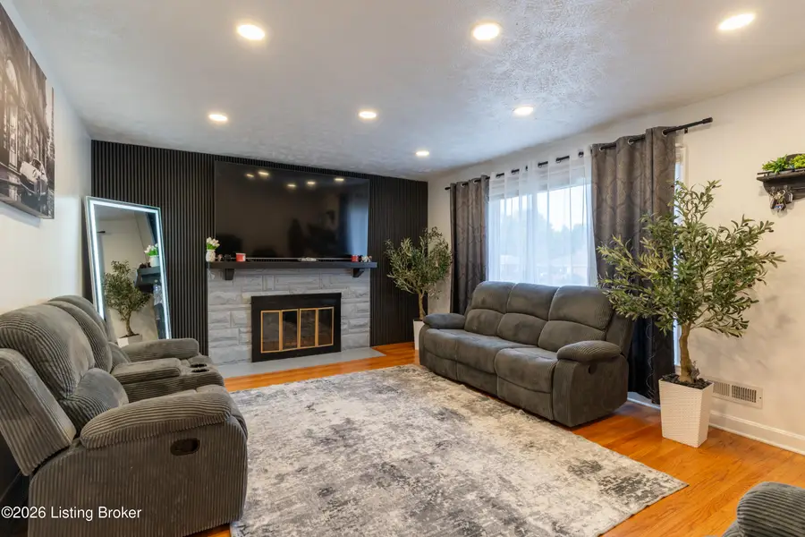 210 Spring Garden Dr, Louisville, KY 40218 - #3