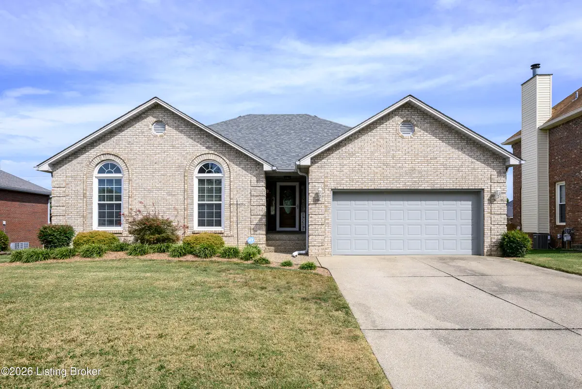 5114 Hunters Point Cir, Louisville, KY 40216 - #1