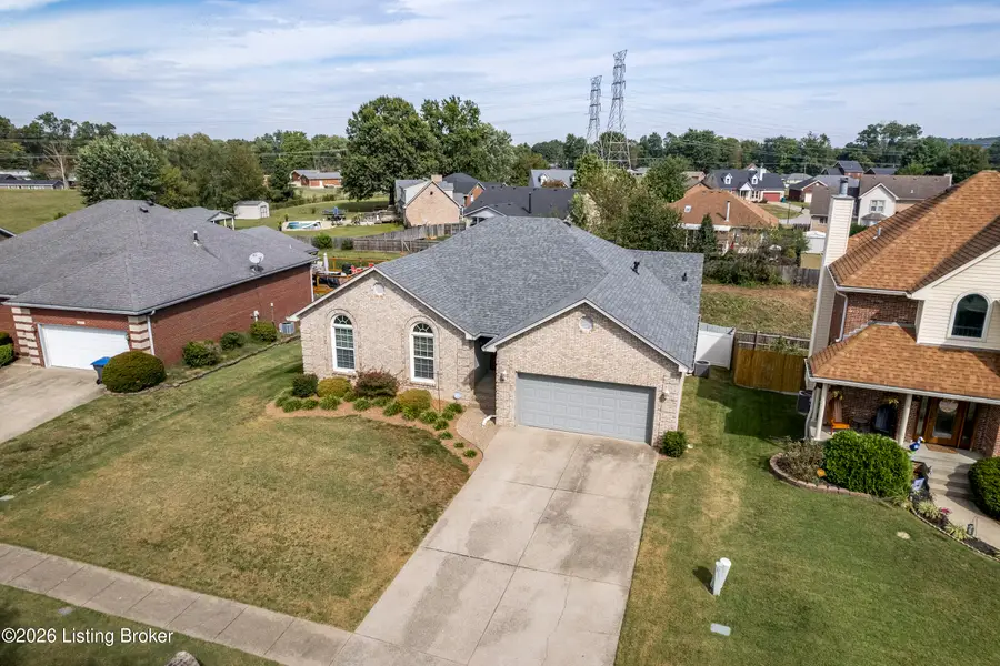 5114 Hunters Point Cir, Louisville, KY 40216 - #3