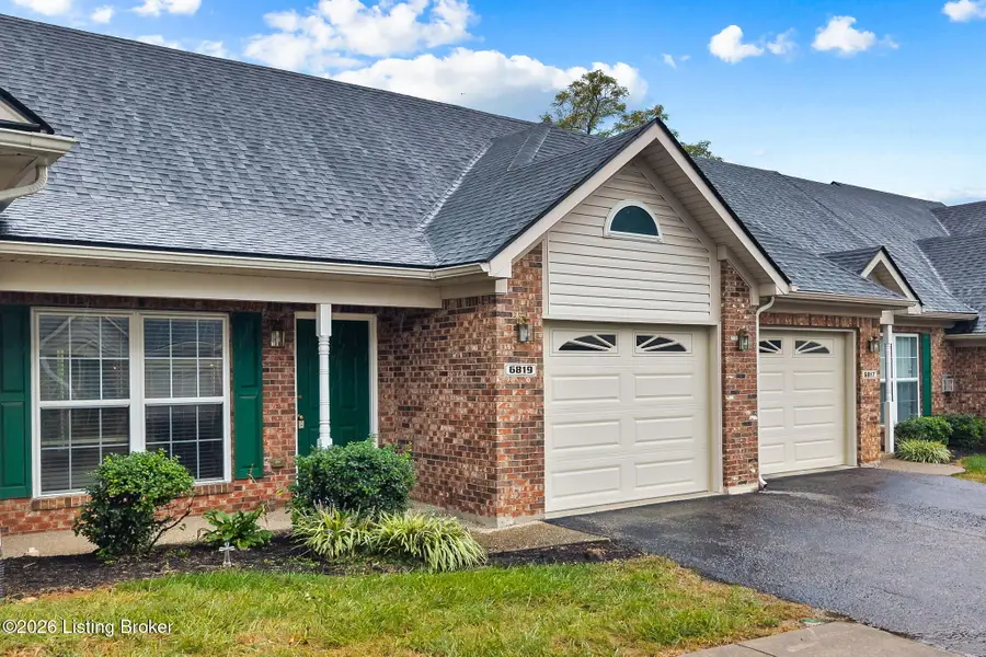 6819 Wynde Manor Dr, Louisville, KY 40228 - #2