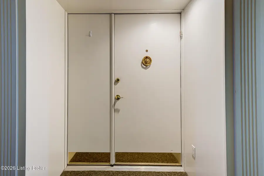 5601 Coach Gate Wynde #APT 4, Louisville, KY 40207 - #3