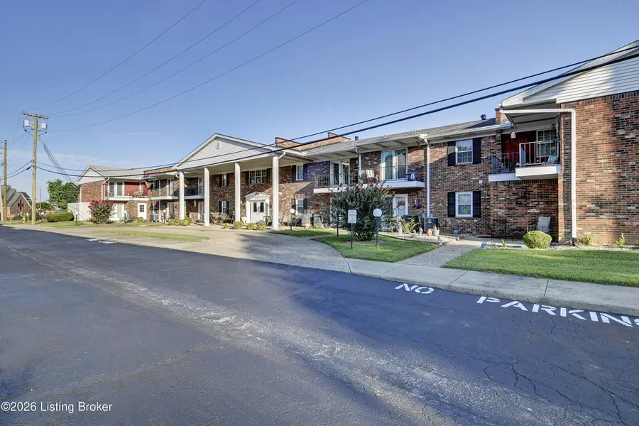 8101 Wendamoor Dr #UNIT 28, Louisville, KY 40228 - #2