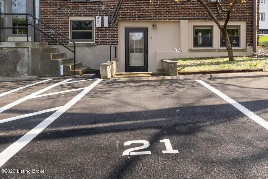 2043 Douglass Blvd #APT 21, Louisville, KY 40205 - #2