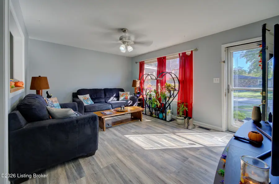 5411 Alicante Ln, Louisville, KY 40272 - #3