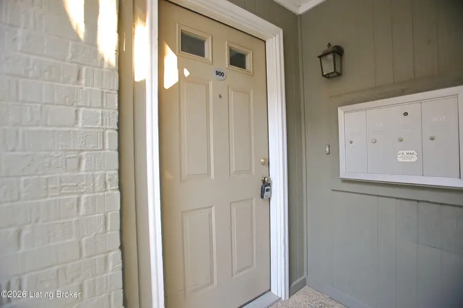 900 La Fontenay Ct, Louisville, KY 40223 - #2