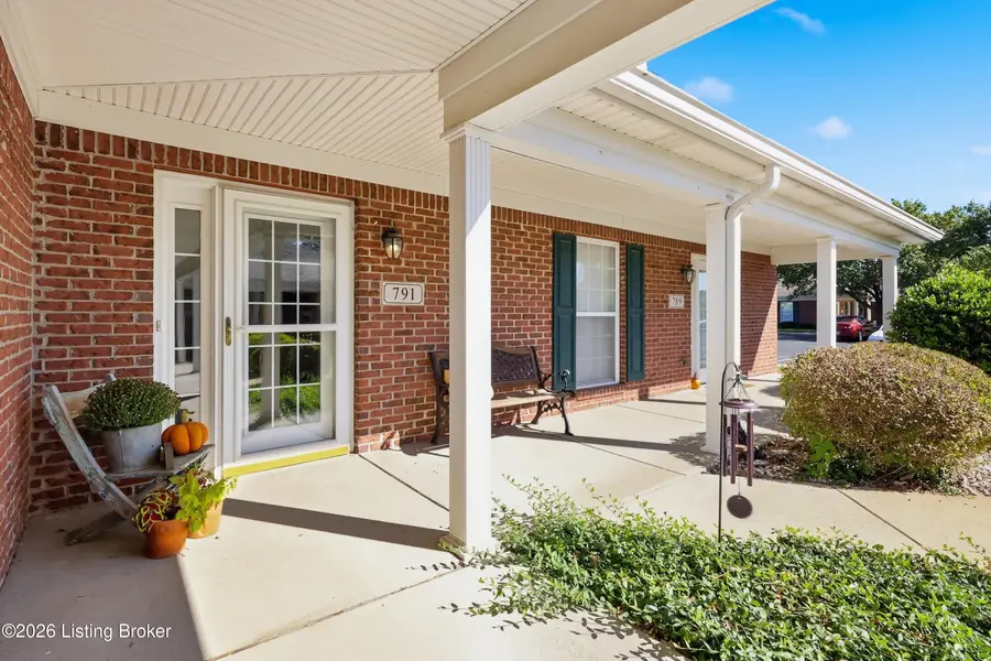 791 Garden Pointe Dr, Simpsonville, KY 40067 - #2