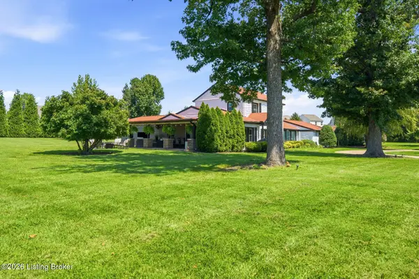 6703 Woodhaven Rd, Louisville, KY 40228