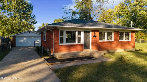 6501 North Dr, Louisville, KY 40272
