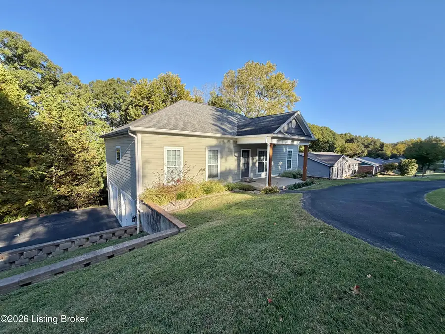 2718 Windsor Forest Dr, Louisville, KY 40272 - #3