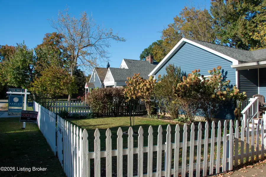 305 Benjamin Ln, Lyndon, KY 40222 - #3