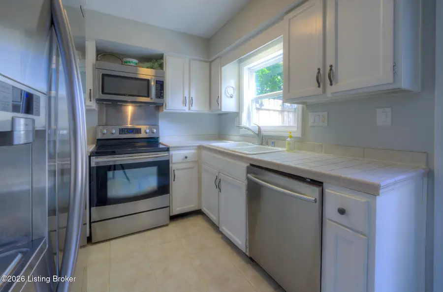 715 Yorkwood Pl, Louisville, KY 40223 - #3