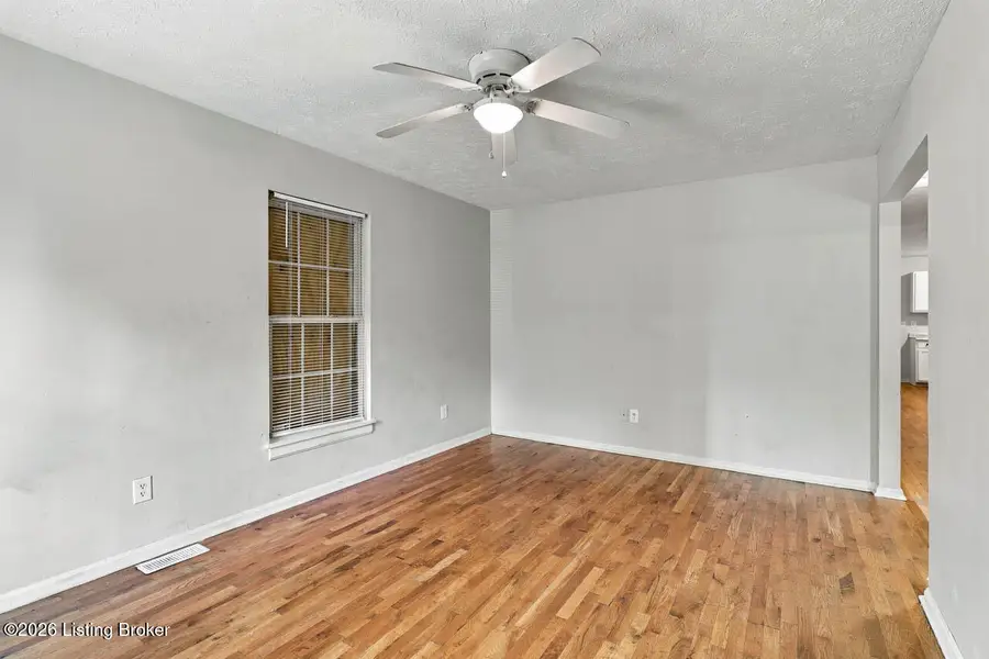 2521 W Chestnut St, Louisville, KY 40211 - #2