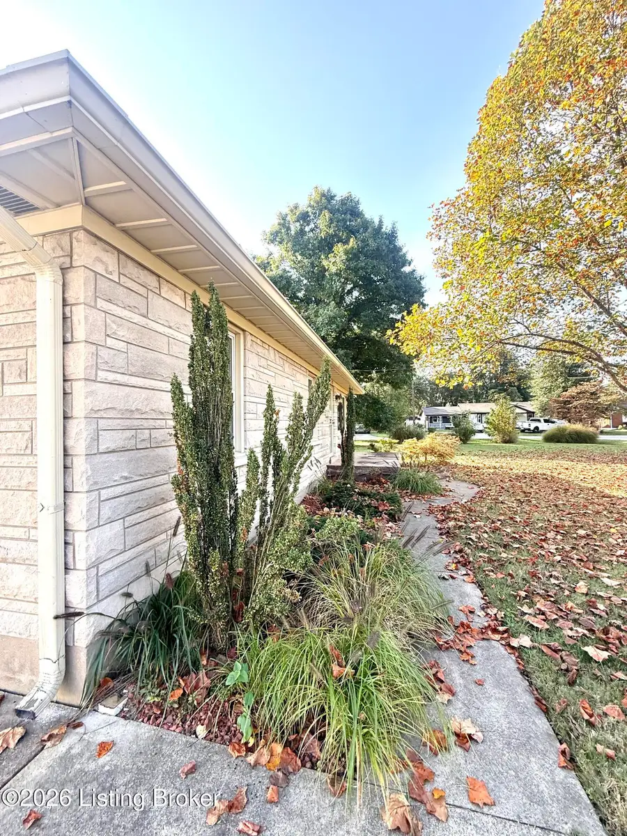 5423 Bungalow Dr, Louisville, KY 40258 - #3