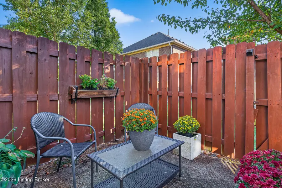 8443 Grand Trevi Dr, Louisville, KY 40228 - #2