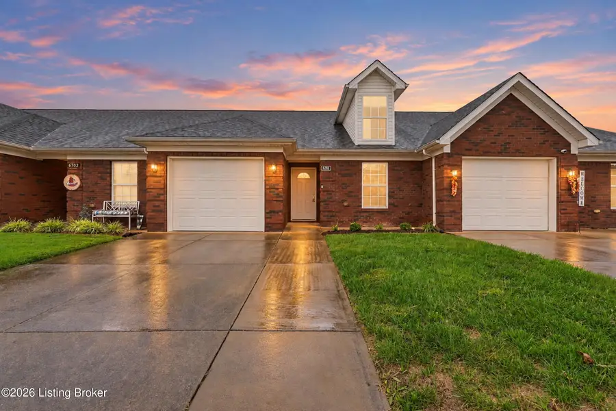 6704 Eagle Wood Dr, Louisville, KY 40272 - #2