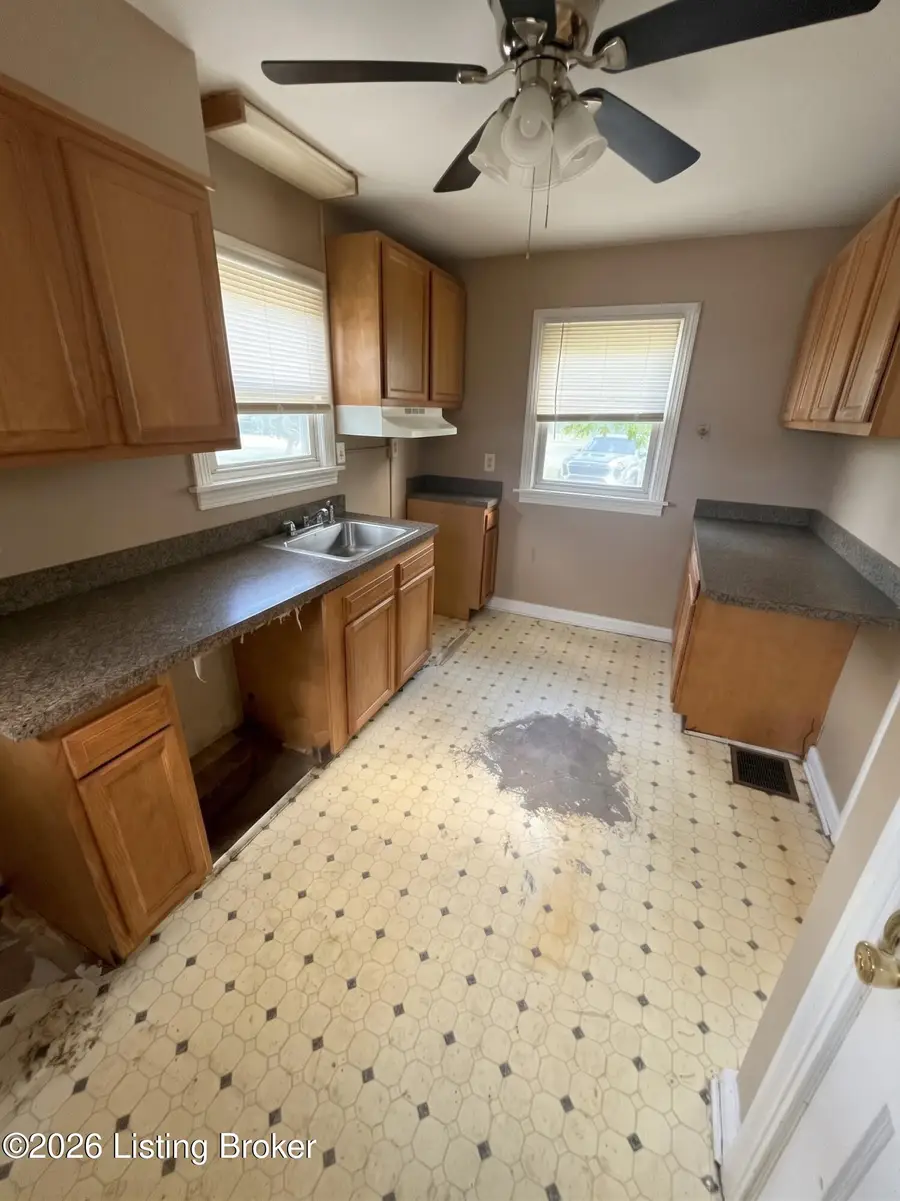 310 Mcarthur Dr, Louisville, KY 40207 - #3