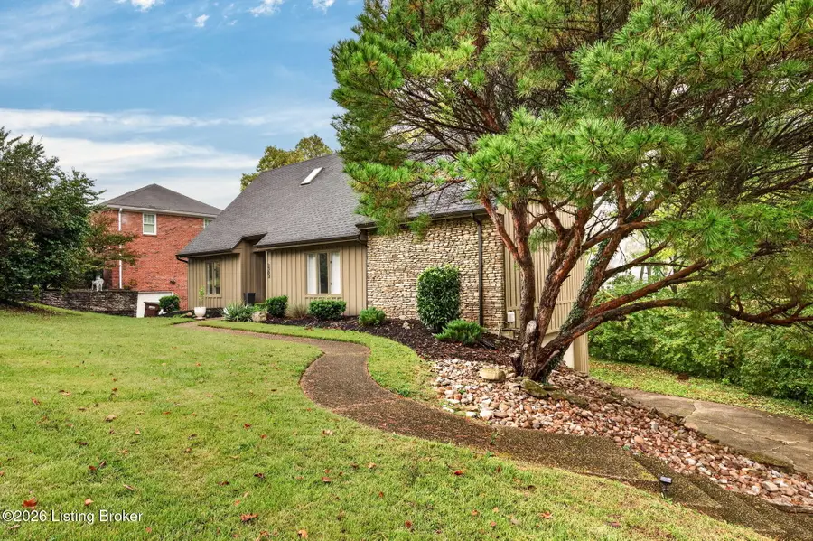2303 Phoenix Hill Dr, Louisville, KY 40207 - #2