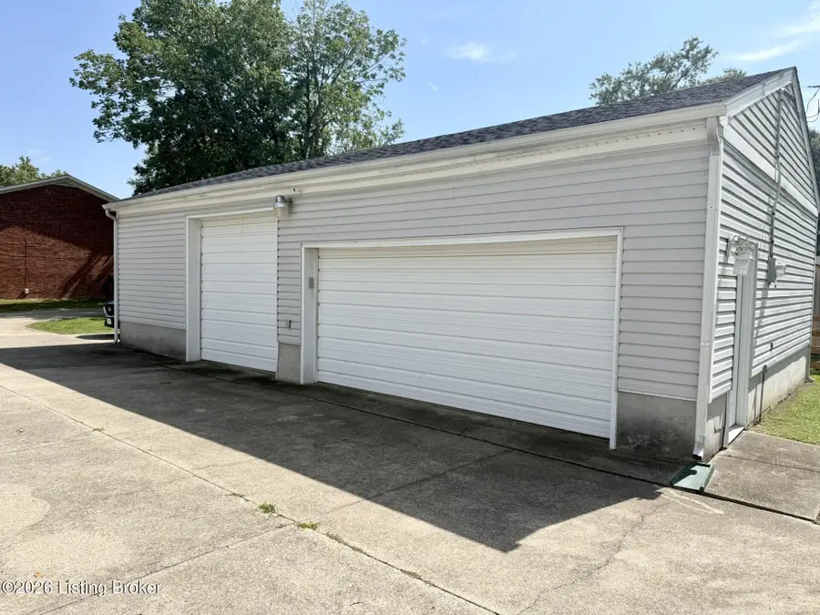 8201 Damascus Rd, Louisville, KY 40228 - #2