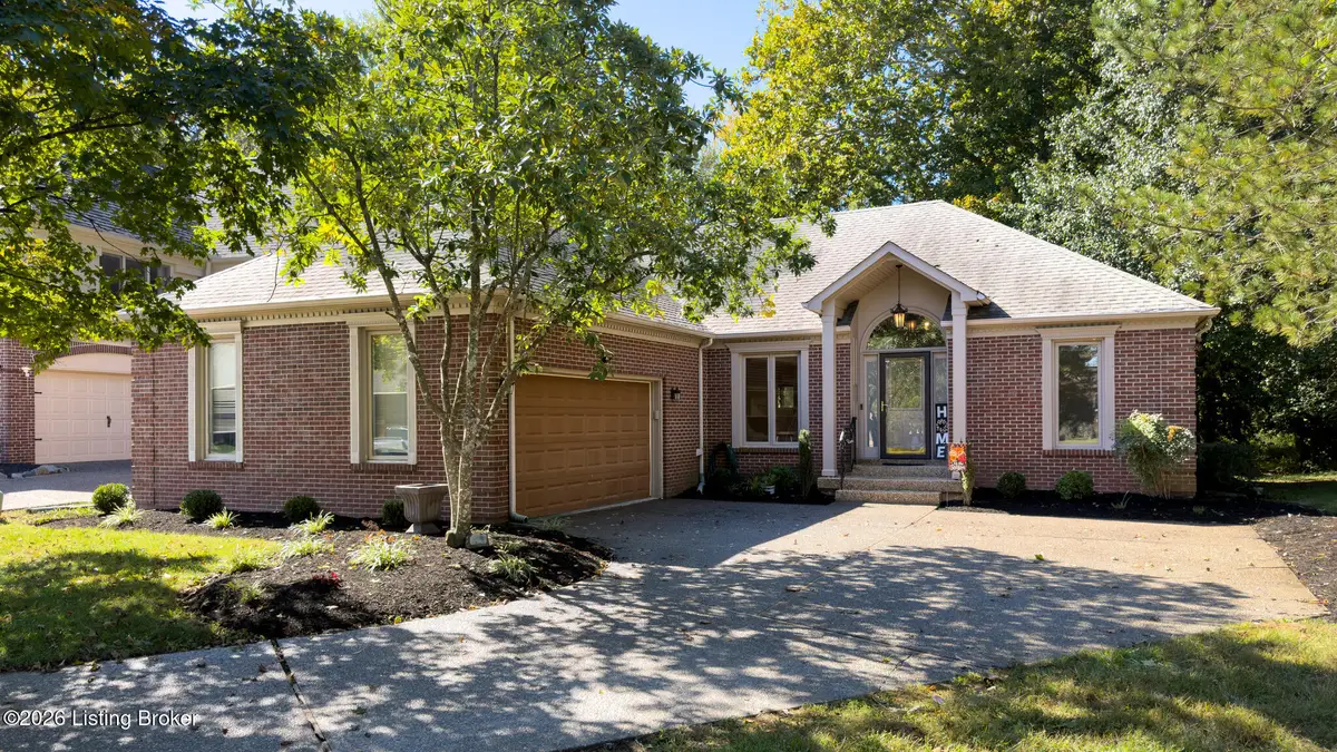 8025 Cedar Glen Ln, Louisville, KY 40291 - #1
