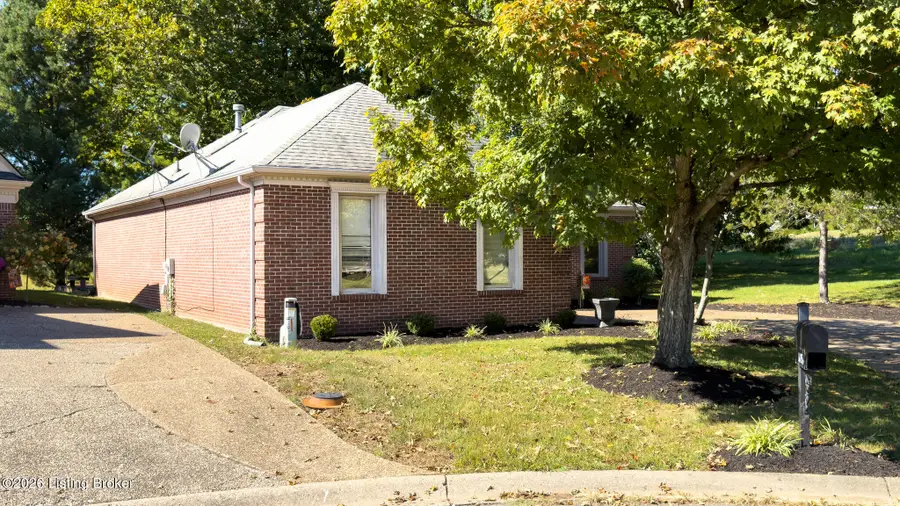 8025 Cedar Glen Ln, Louisville, KY 40291 - #3