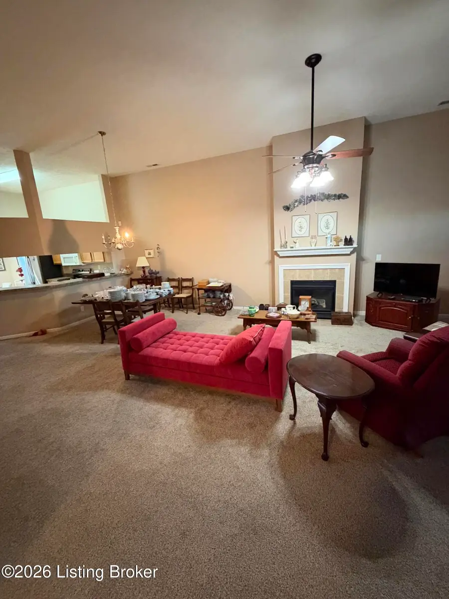 7604 Buffalo Trace Dr, Louisville, KY 40214 - #3