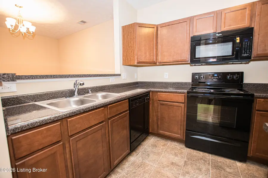 2605 Bradford Commons Dr #204, Louisville, KY 40299 - #2