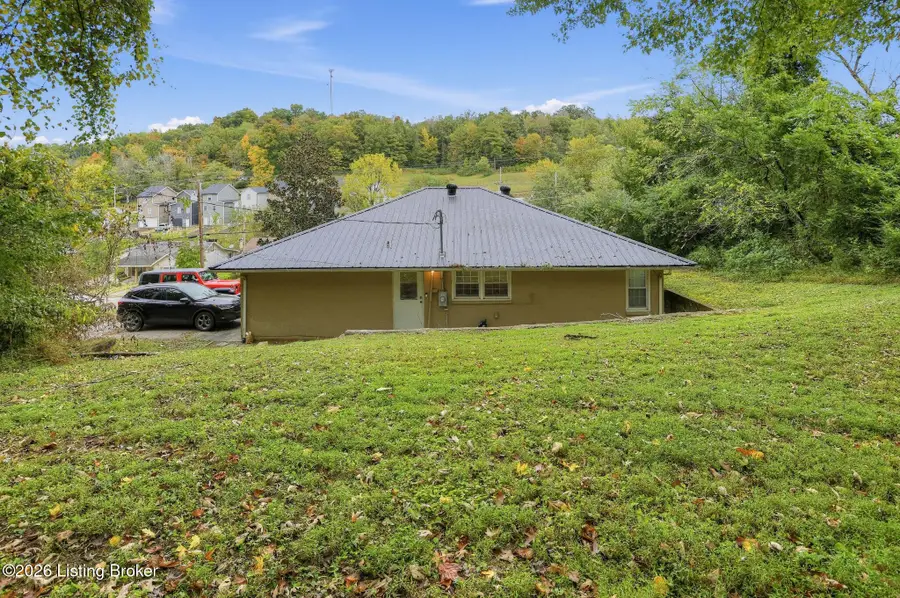 149 S Main St, Brownsville, KY 42210 - #3