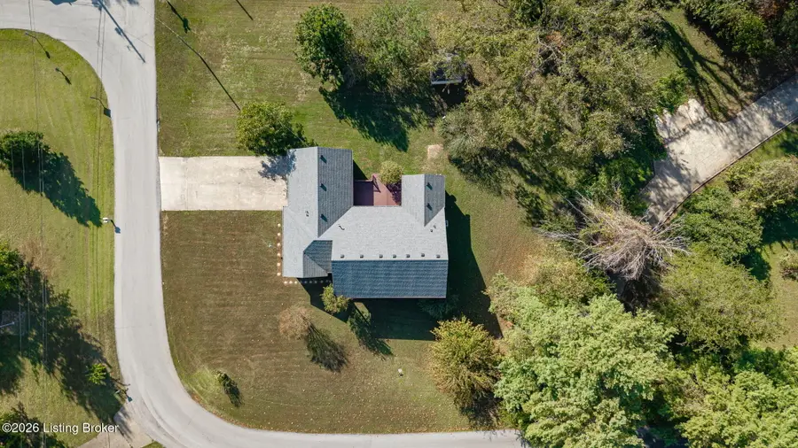 142 Gibraltar Dr, Shepherdsville, KY 40165 - #2