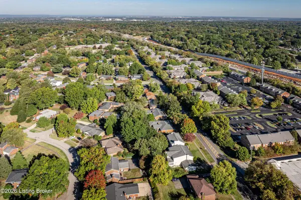 1916 Rudy Ln, Louisville, KY 40207