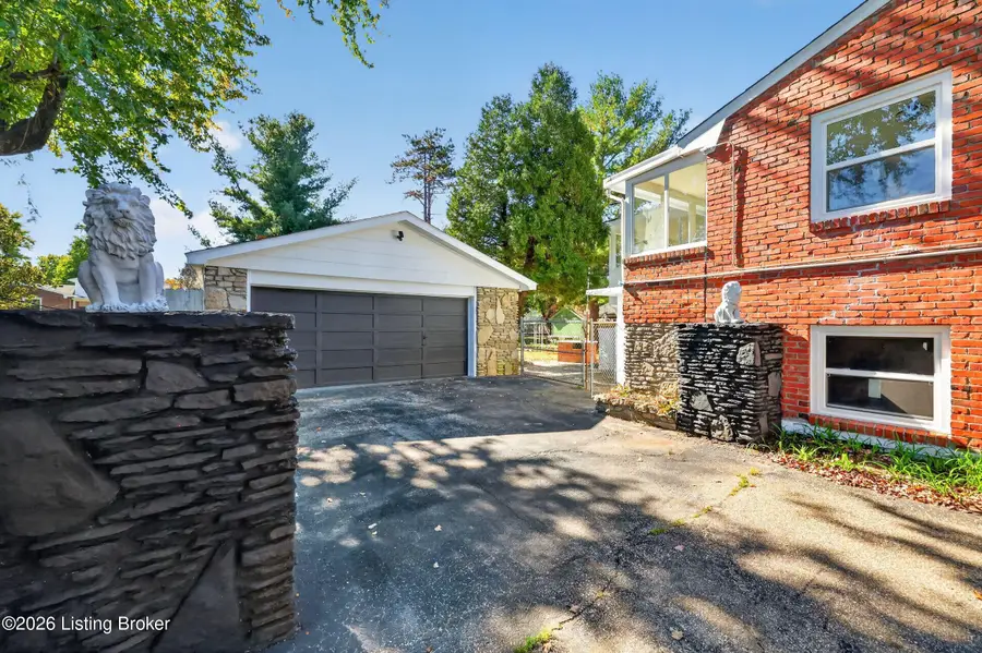 8000 Broadfern Dr, Louisville, KY 40291 - #3