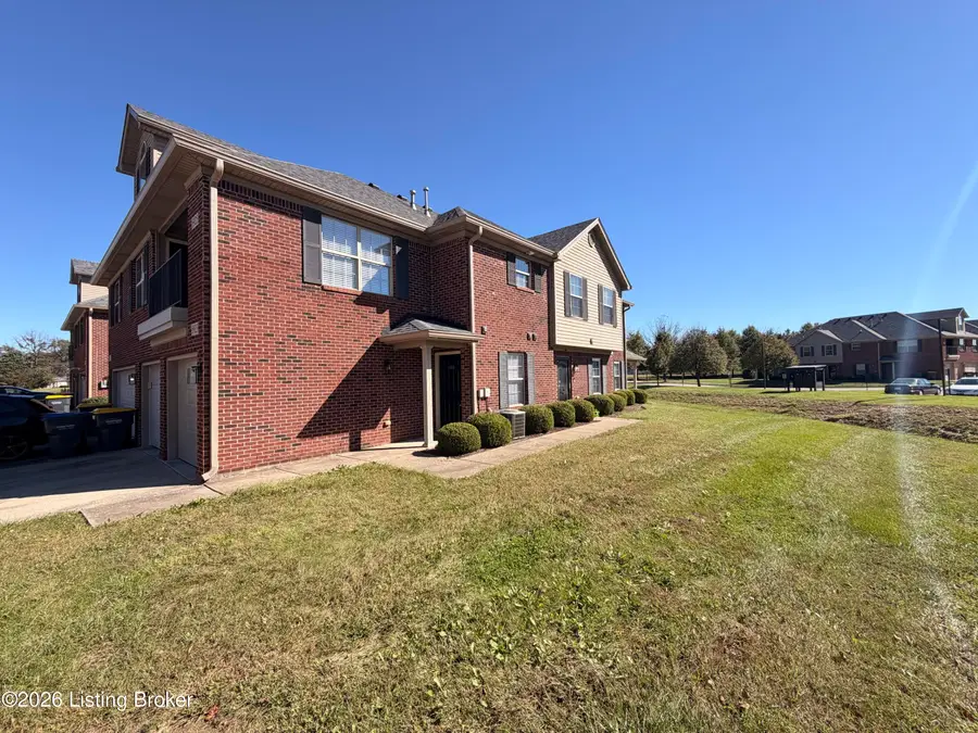 5923 Dewitt Dr, Louisville, KY 40258 - #2