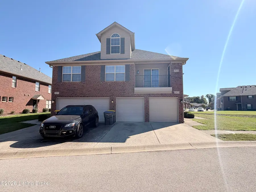 5923 Dewitt Dr, Louisville, KY 40258 - #3