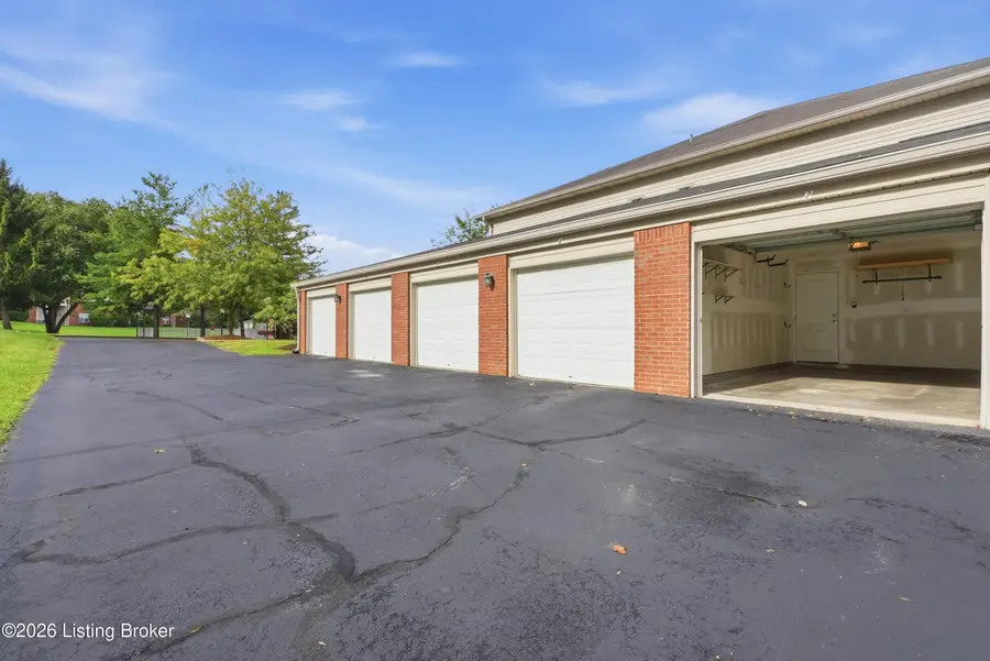 9405 Magnolia Ridge Dr #204, Louisville, KY 40291 - #3