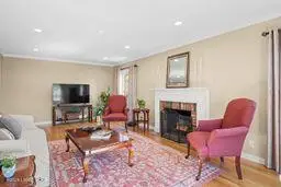 7715 Fairmeadows Ln, Louisville, KY 40222 - #2