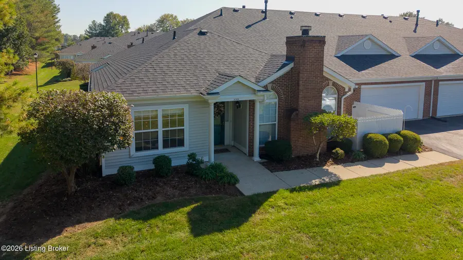 8301 River Forest Pl, Louisville, KY 40258 - #2