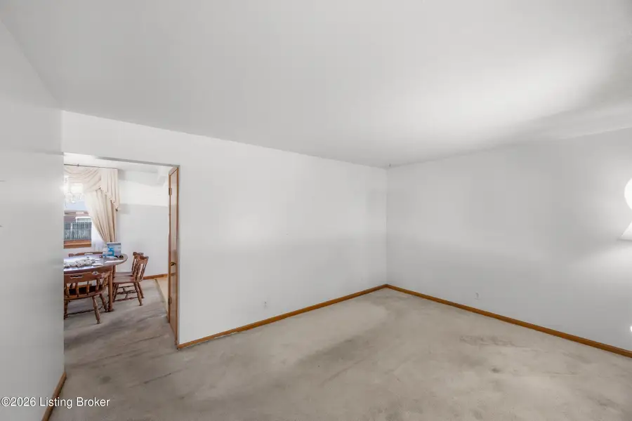 6109 Mount Everest Dr, Louisville, KY 40216 - #3