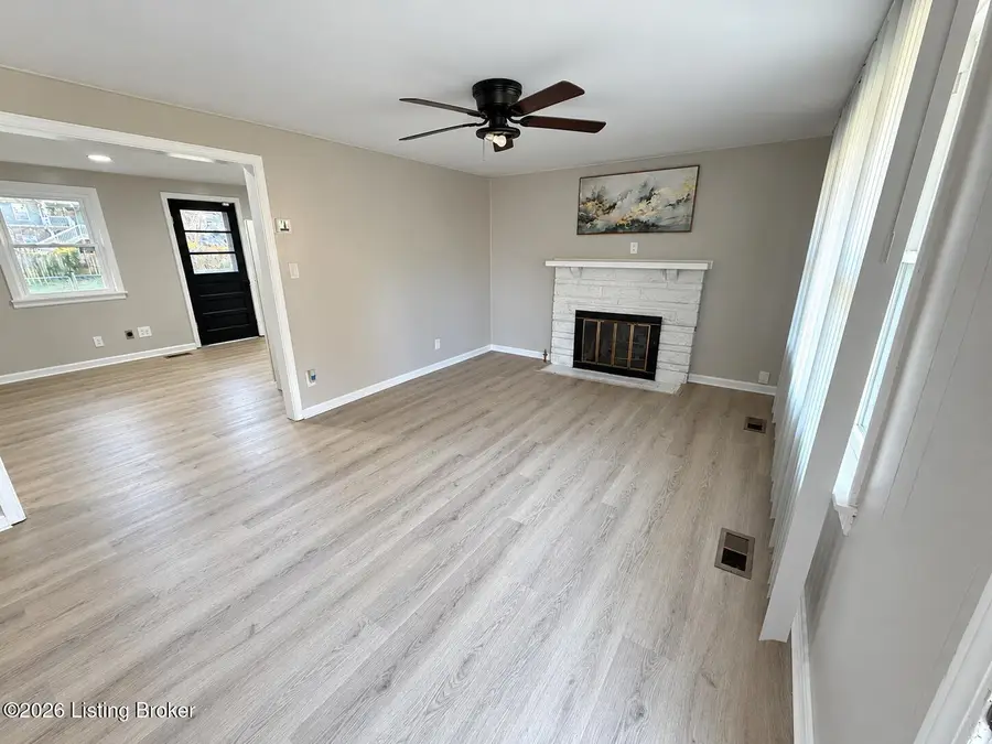 4400 Lynnview Dr, Louisville, KY 40216 - #3