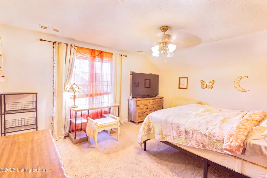6612 Woods Mill Dr, Louisville, KY 40272 - #3