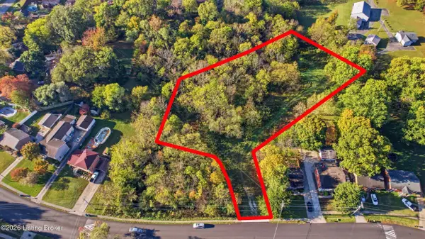 5200 Chathamwood Ct, Louisville, KY 40229