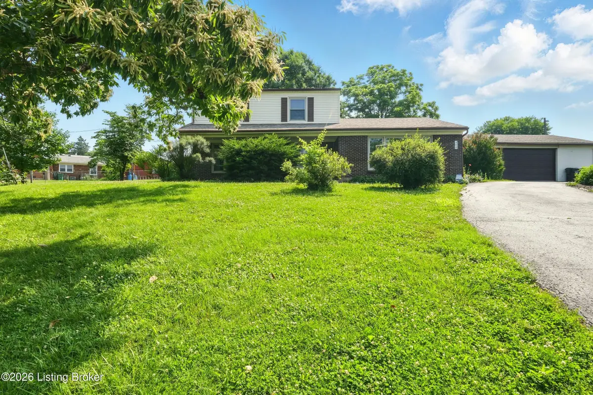 200 Castlerock Dr, Shepherdsville, KY 40165 - #1