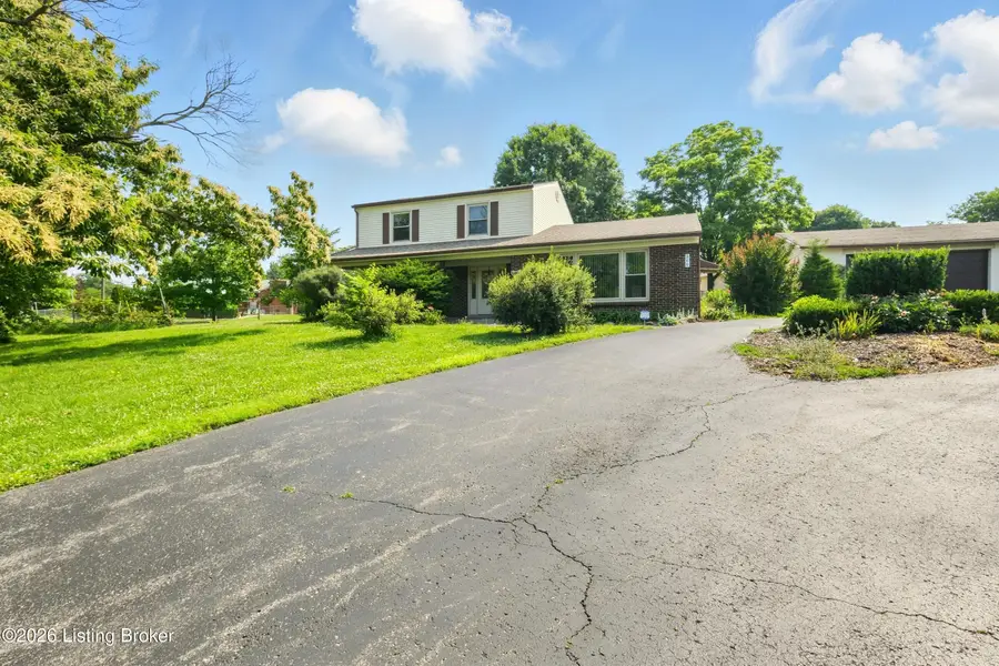 200 Castlerock Dr, Shepherdsville, KY 40165 - #2