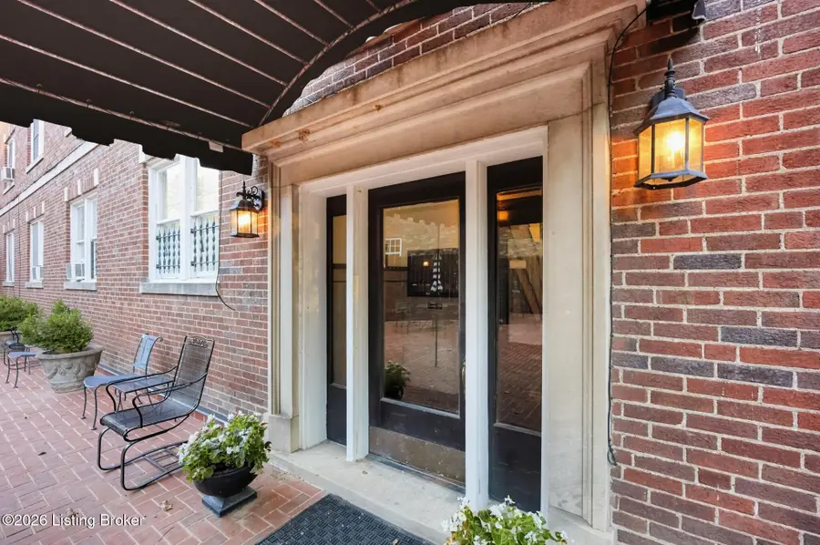 2023 Eastern Pkwy #APT 5, Louisville, KY 40204 - #3