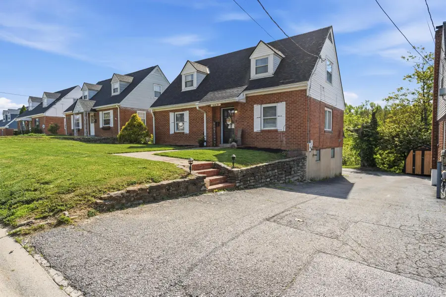 22 Pine Hill Drive, Highland Heights, KY 41076 - #2