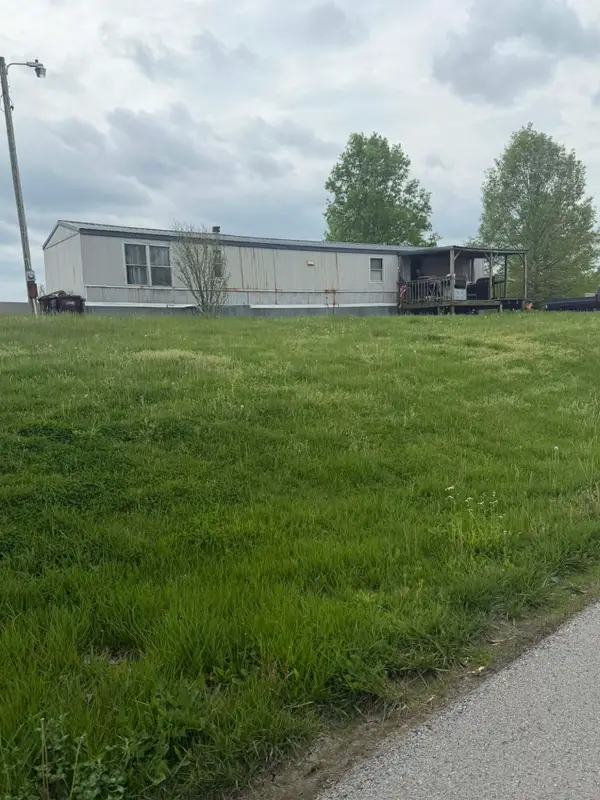 1692 Hogg Ridge Road, Williamstown, KY 41097