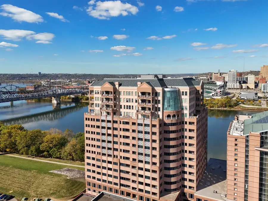 100 W Rivercenter Boulevard #PH3B, Covington, KY 41011 - #2