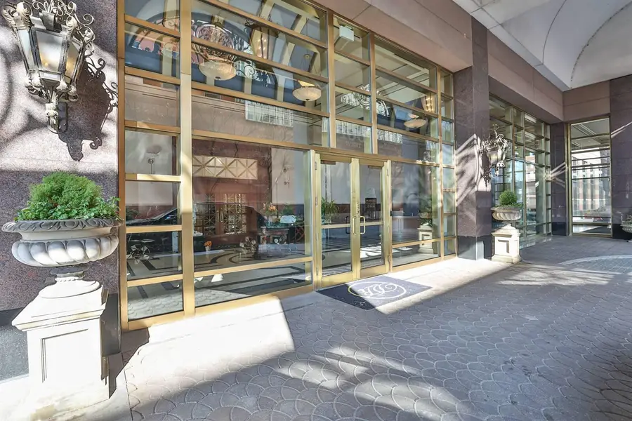 100 W Rivercenter Boulevard #PH3B, Covington, KY 41011 - #3