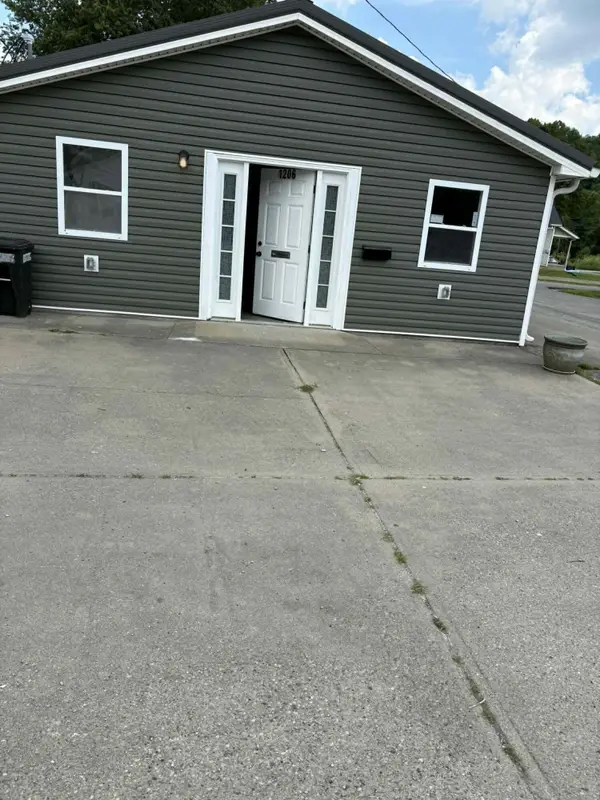 1206 W Shelby Street, Falmouth, KY 41040