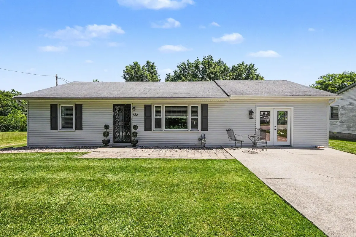 582 E Broadway, Eminence, KY 40019 - #1